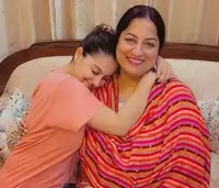 टुनिशा शर्मा अपनी माँ के साथ